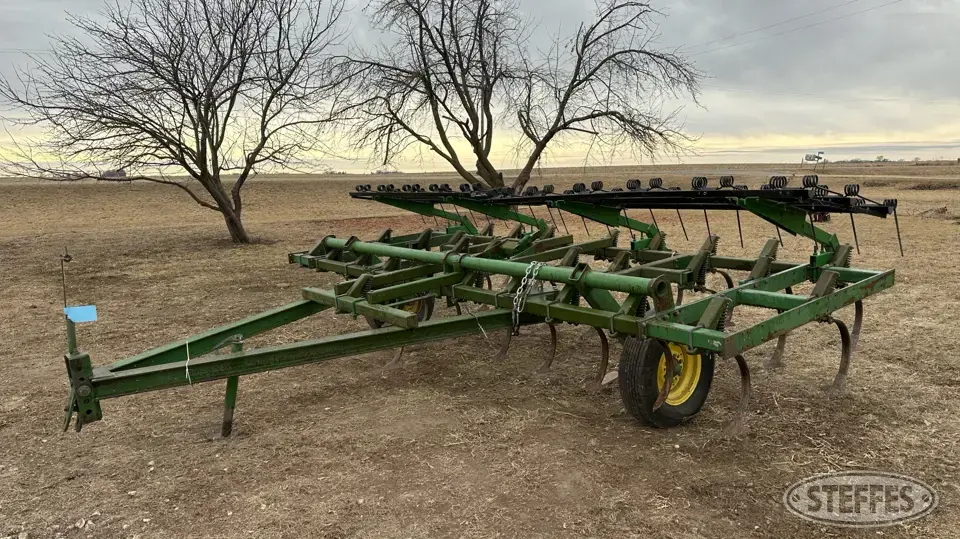 John Deere 1010 Field Cultivator