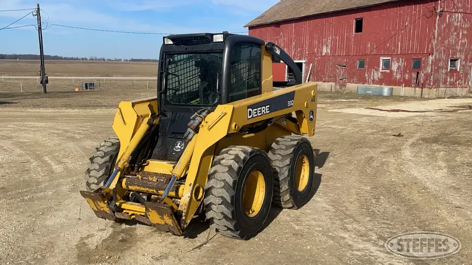 2009 Deere 332 Wheeled Skid Steer