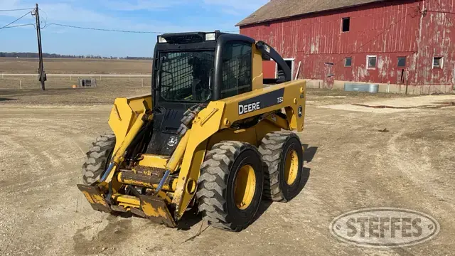 2009 Deere 332