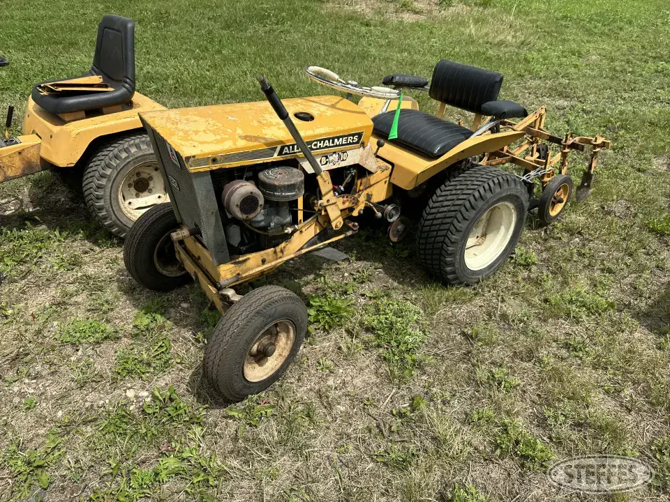Allis-Chalmers B-10 Lawn Tractor
