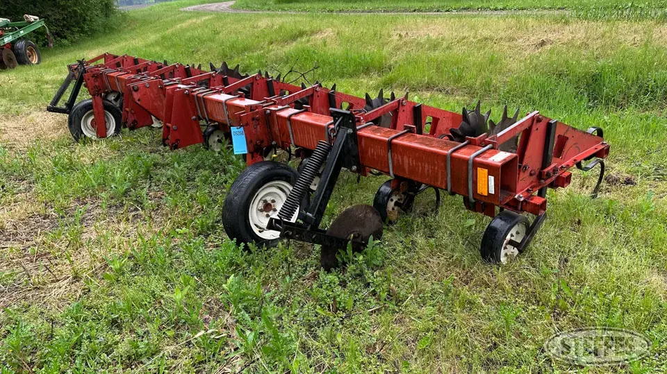 International 183 Row Crop Cultivator