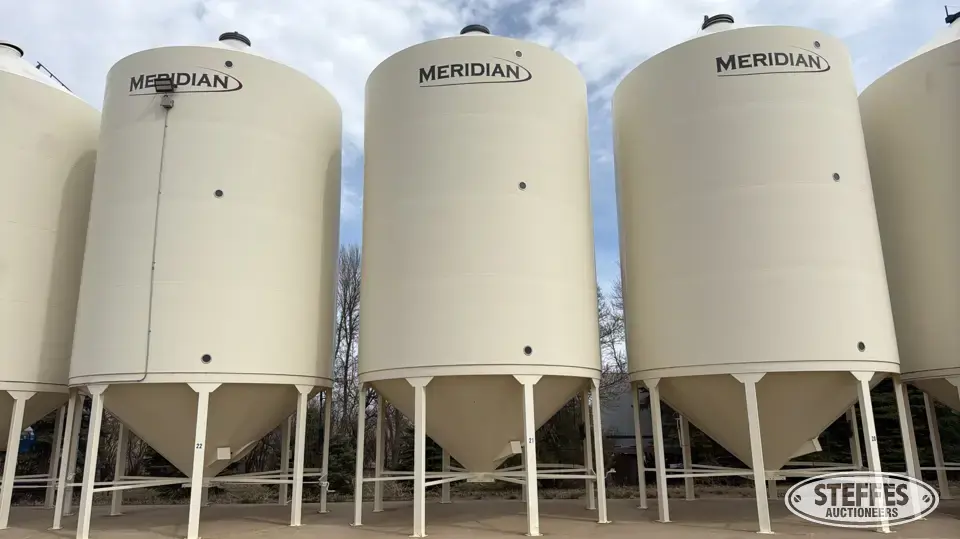 2020 Meridian M1620 Hopper Bin