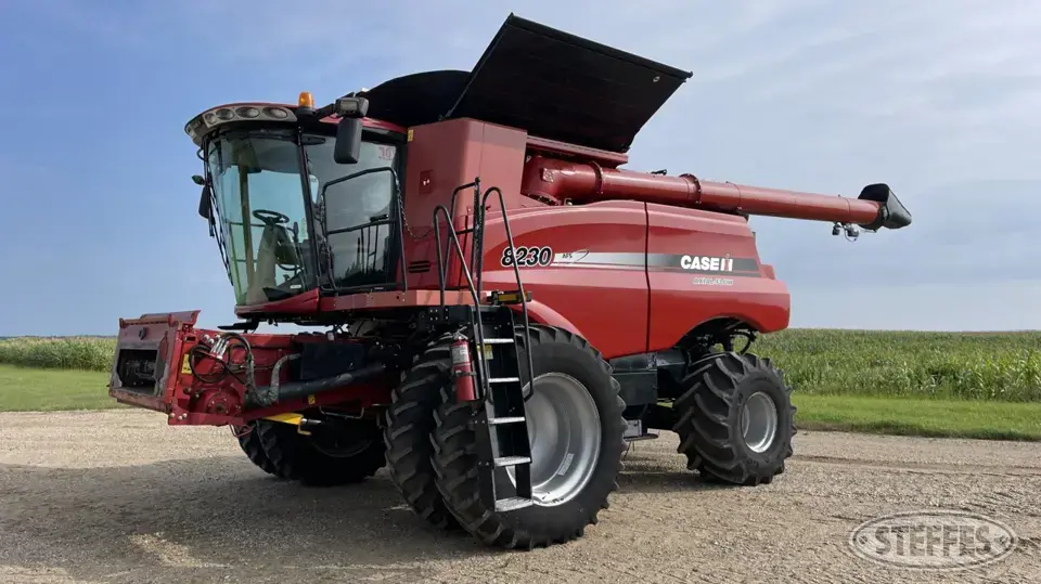 2013 Case IH 8230 Combine