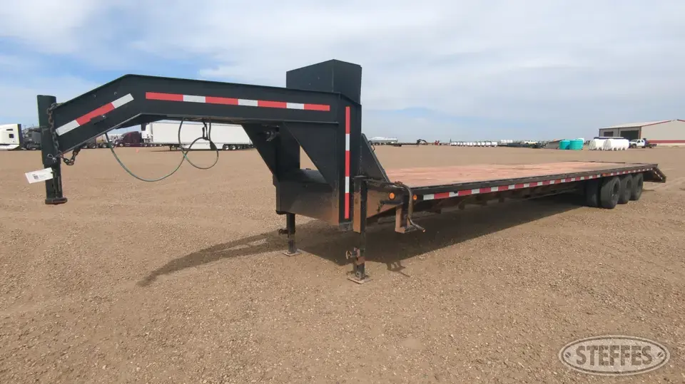 2010 PJ Trailers Flatbed Trailer