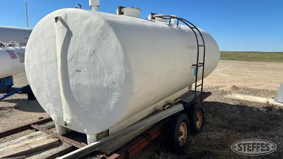 KBK 4,000 gal. split compartment tank Fiberglass Tank