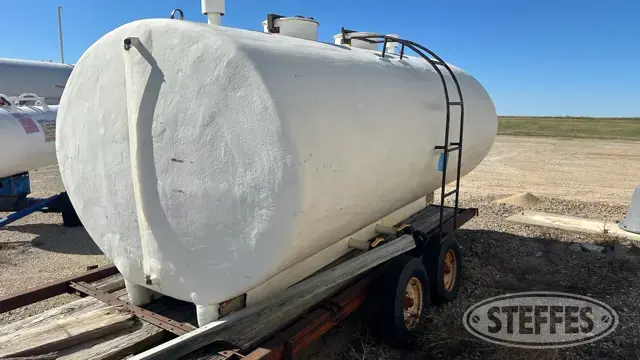 KBK 4,000 gal. split compartment tank