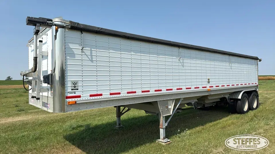 2001 Wilson Pacesetter DWH-400 Hopper Bottom Trailer