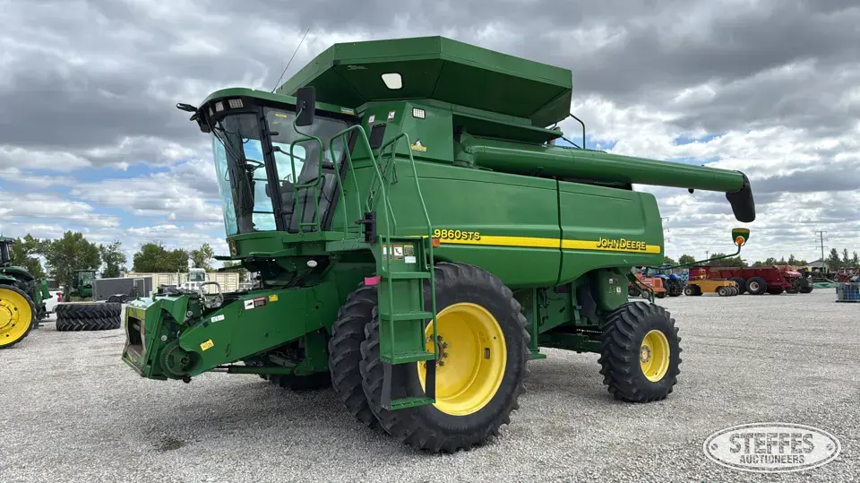 2004 John Deere 9860 STS Combine