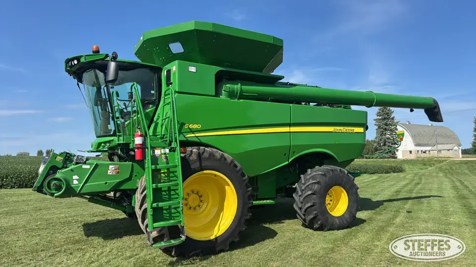 2013 John Deere S680 Combine