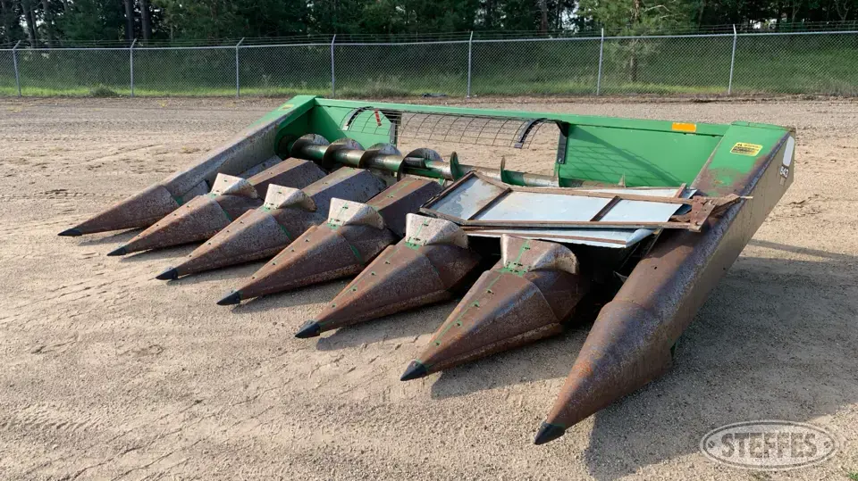 John Deere 643 Corn Head