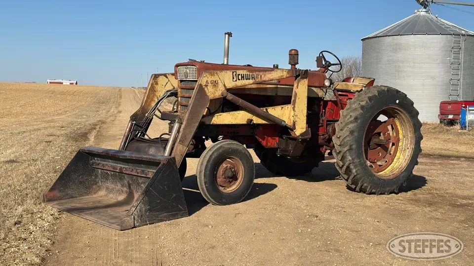 Farmall 460 2WD Tractor