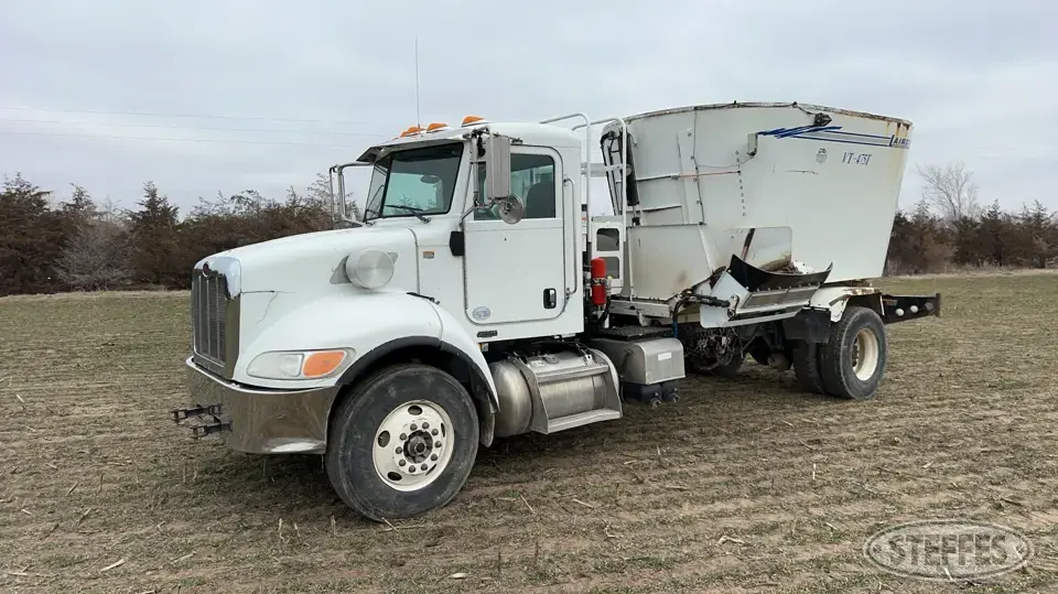 2013 Peterbilt 337 Feed Truck