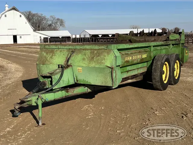 John Deere 680