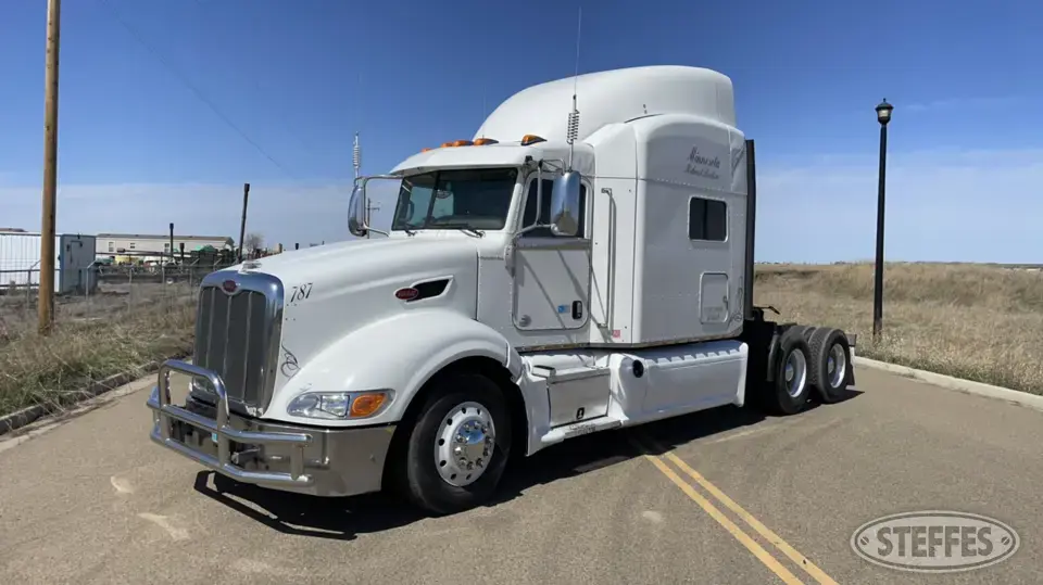 2013 Peterbilt 386 Conventional Truck with Sleeper