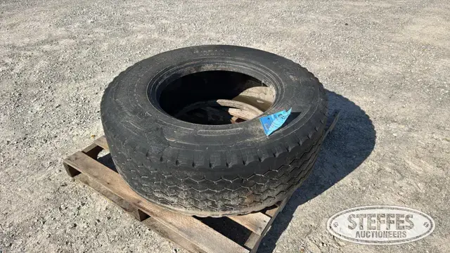 (1) Bridgestone 385/65R22.5 tire