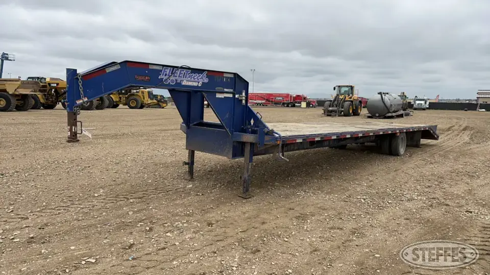 2015 Diamond C FMAX210 Flatbed Trailer