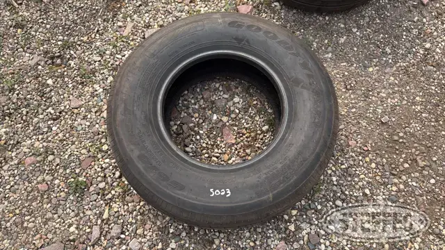 (1) Goodyear G614 RST LT235/85R16 tire