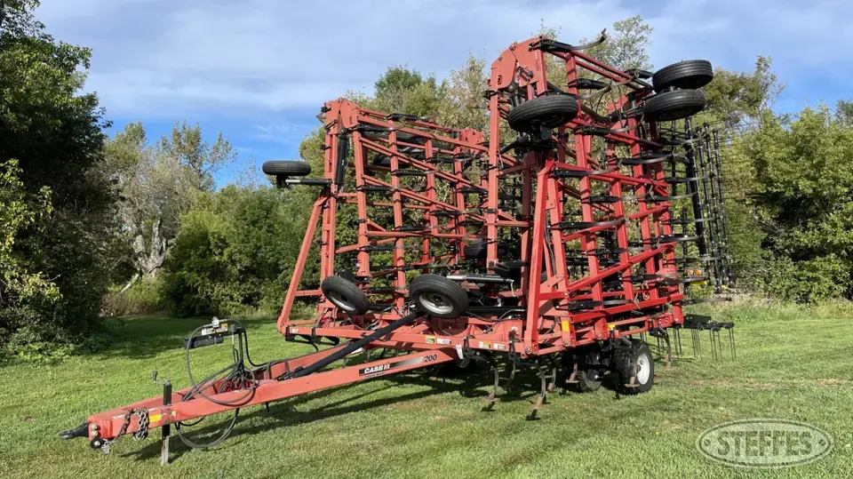 2013 Case IH Tiger-Mate 200 Field Cultivator
