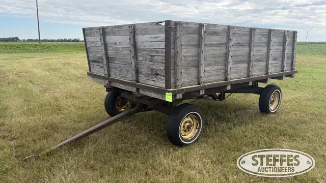 Wood bale wagon