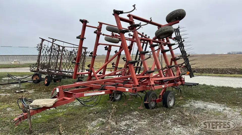 Case IH 4300 Field Cultivator