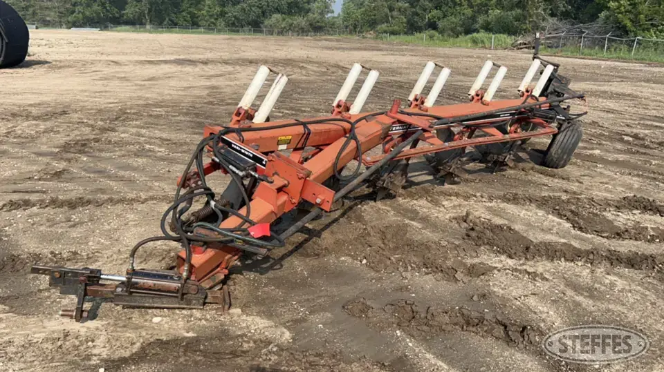 International 735 Plow
