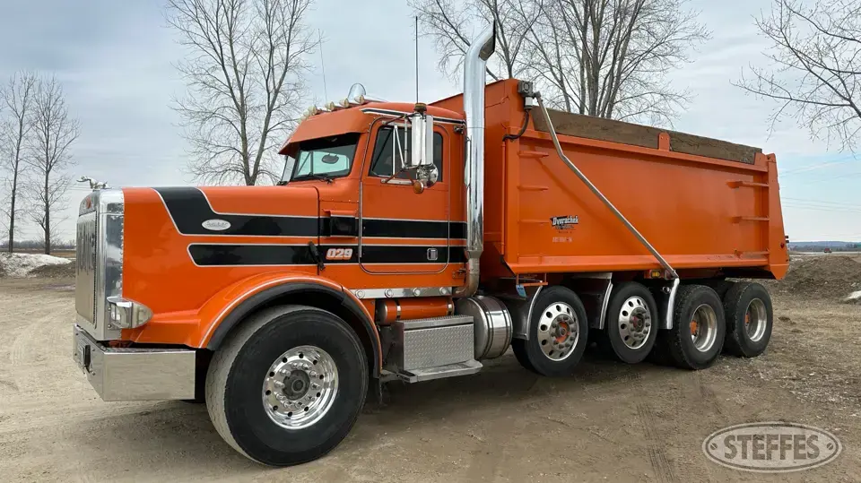 2000 Peterbilt 378 Dump Truck