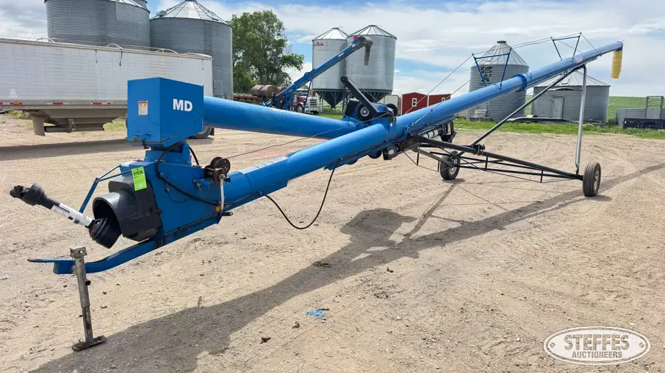Brandt 1060MD Swing Hopper Auger