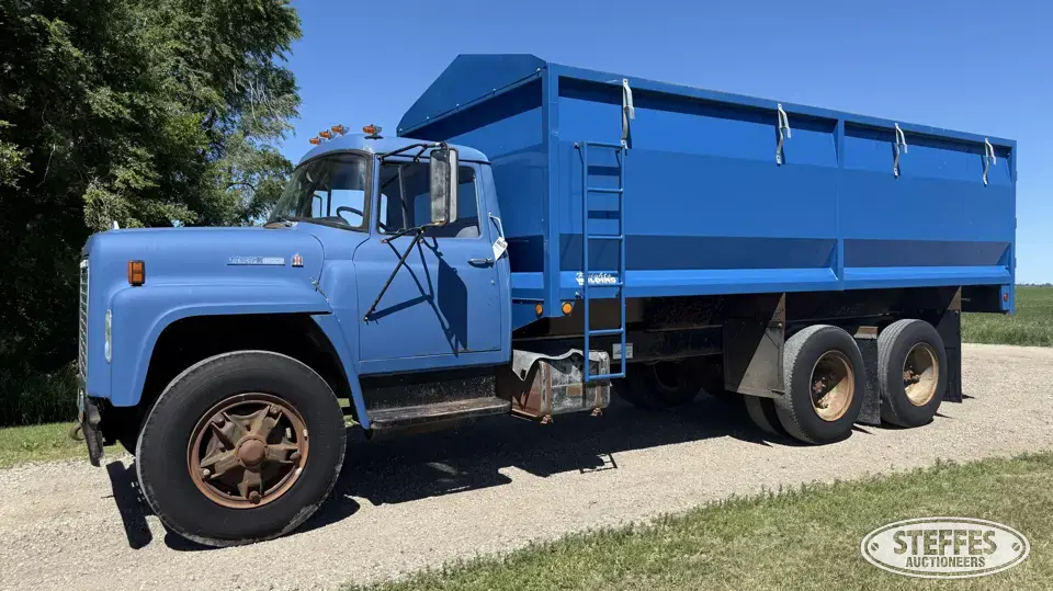 1974 International Loadstar 1800 Grain Truck