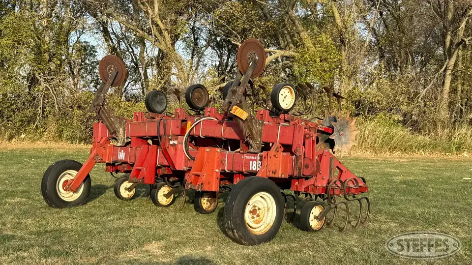 International 183 Row Crop Cultivator