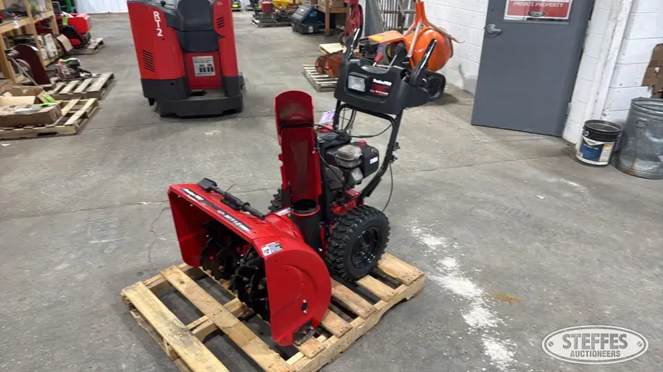 Poulan Pro XT11530ES Self-Propelled Snowblower