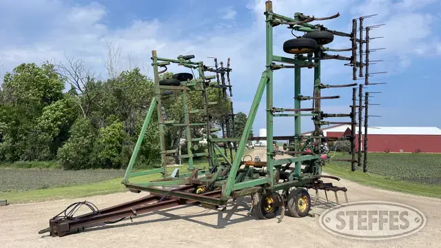 John Deere 1610