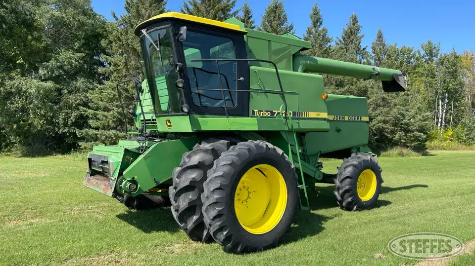 1982 John Deere 7720 Turbo Combine