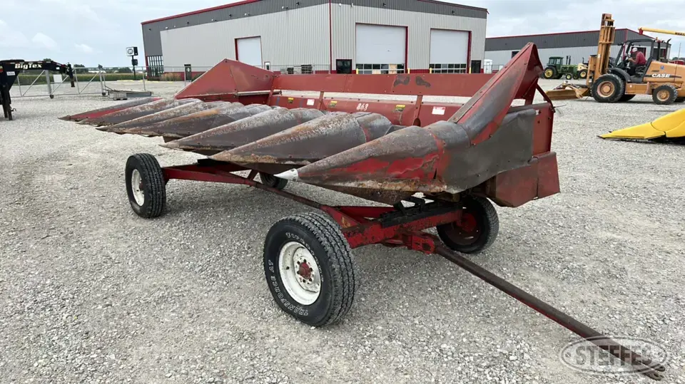 International 863 Corn Head