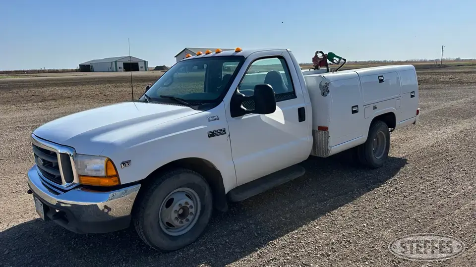 2000 Ford F-350 Super Duty XLT 1 Ton Pickup