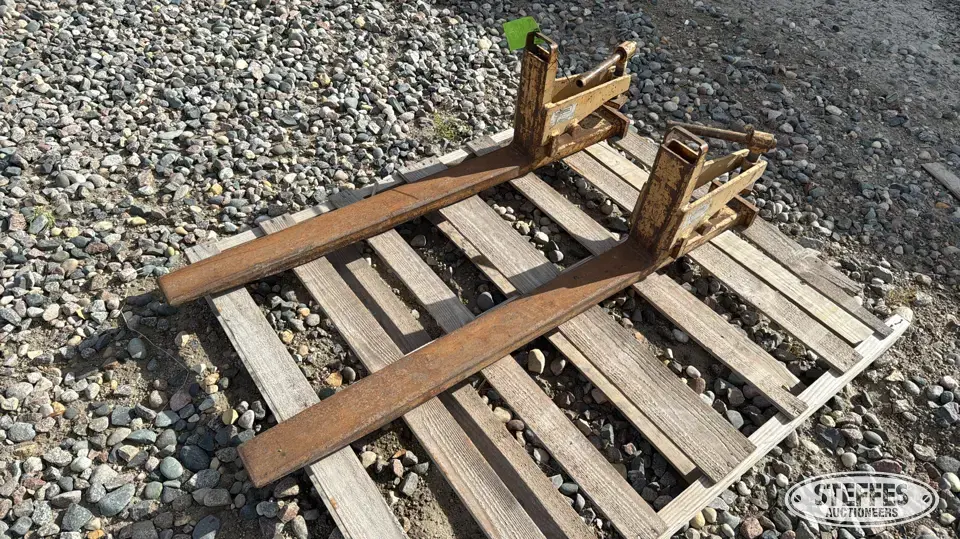 Attachments International LMF4000 Skid Steer Fork