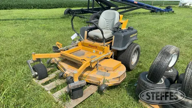Hustler 927921