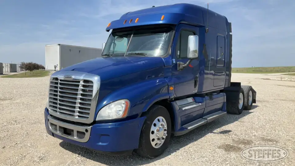 2012 Freightliner Cascadia Conventional Truck with Sleeper