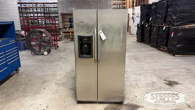 GE GSH25JSXB side-by-side refrigerator freezer