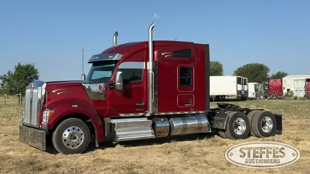 2023 Kenworth W990