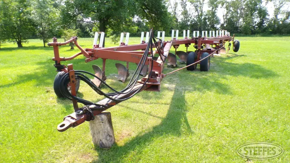 International 800 Plow