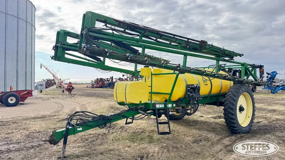 Fast 7400 Pull-Type Sprayer
