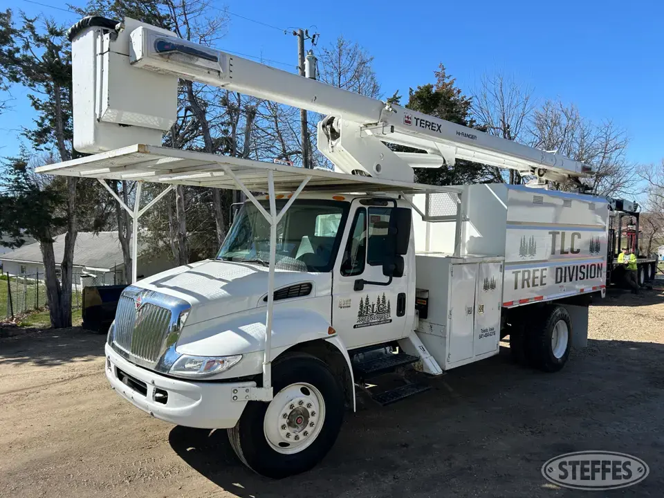 2003 International 4300 Boom Truck