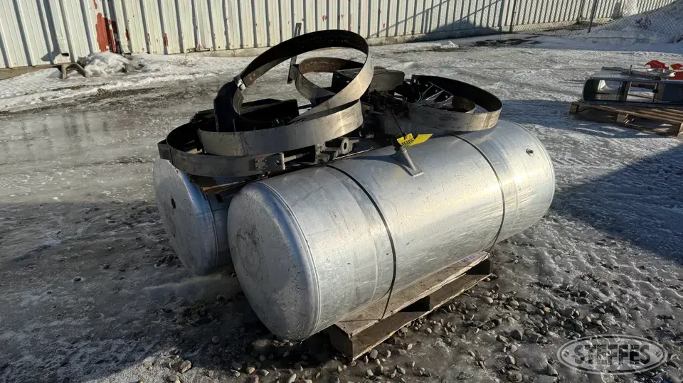 (2) Peterbilt fuel tanks Truck-Trailer Part