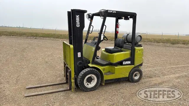 Clark CGP25