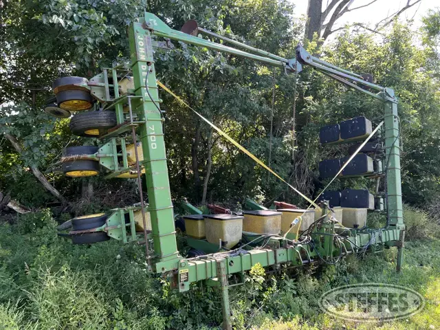 John Deere 7100