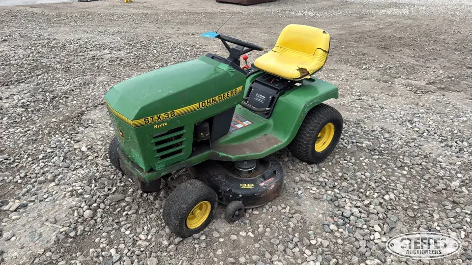 John Deere STX38 Lawn Tractor