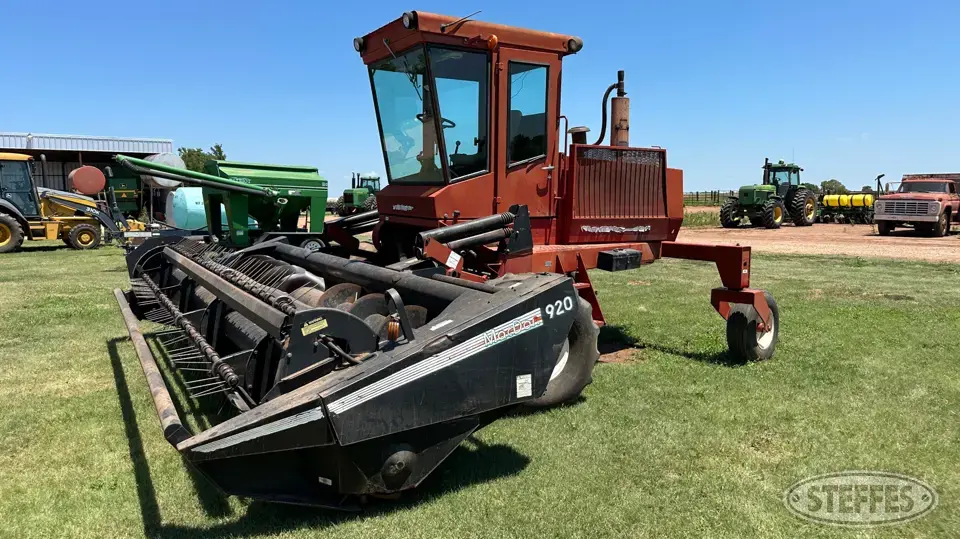 MacDon 7000 Self-Propelled Windrower