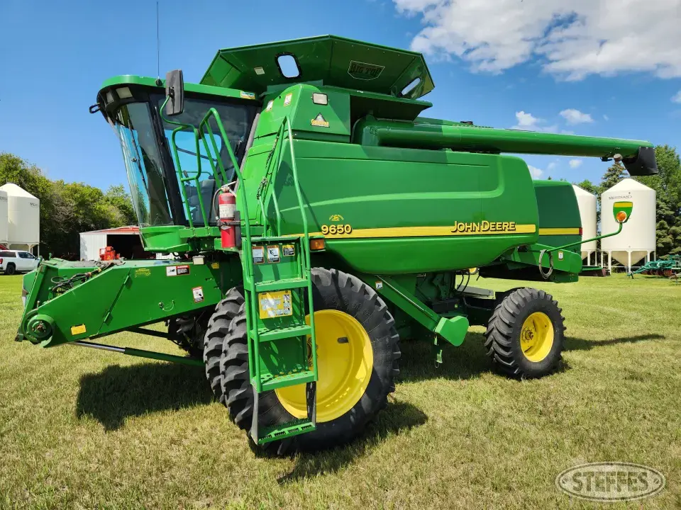2002 John Deere 9650 Combine