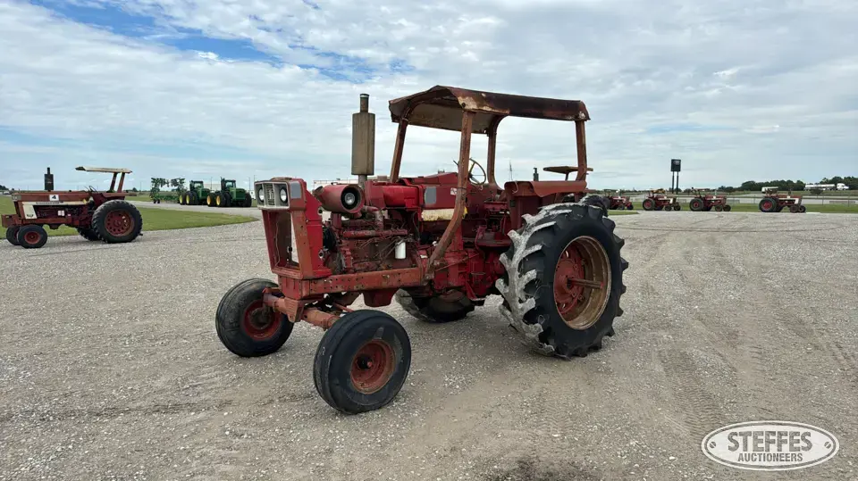 1974 International 1066 2WD Tractor