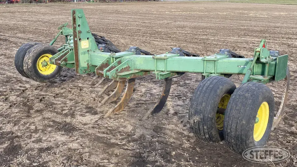 John Deere 910 Ripper